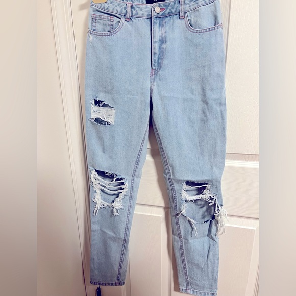 Missguided Riot High Rise Mom Jeans - Picture 2 of 4